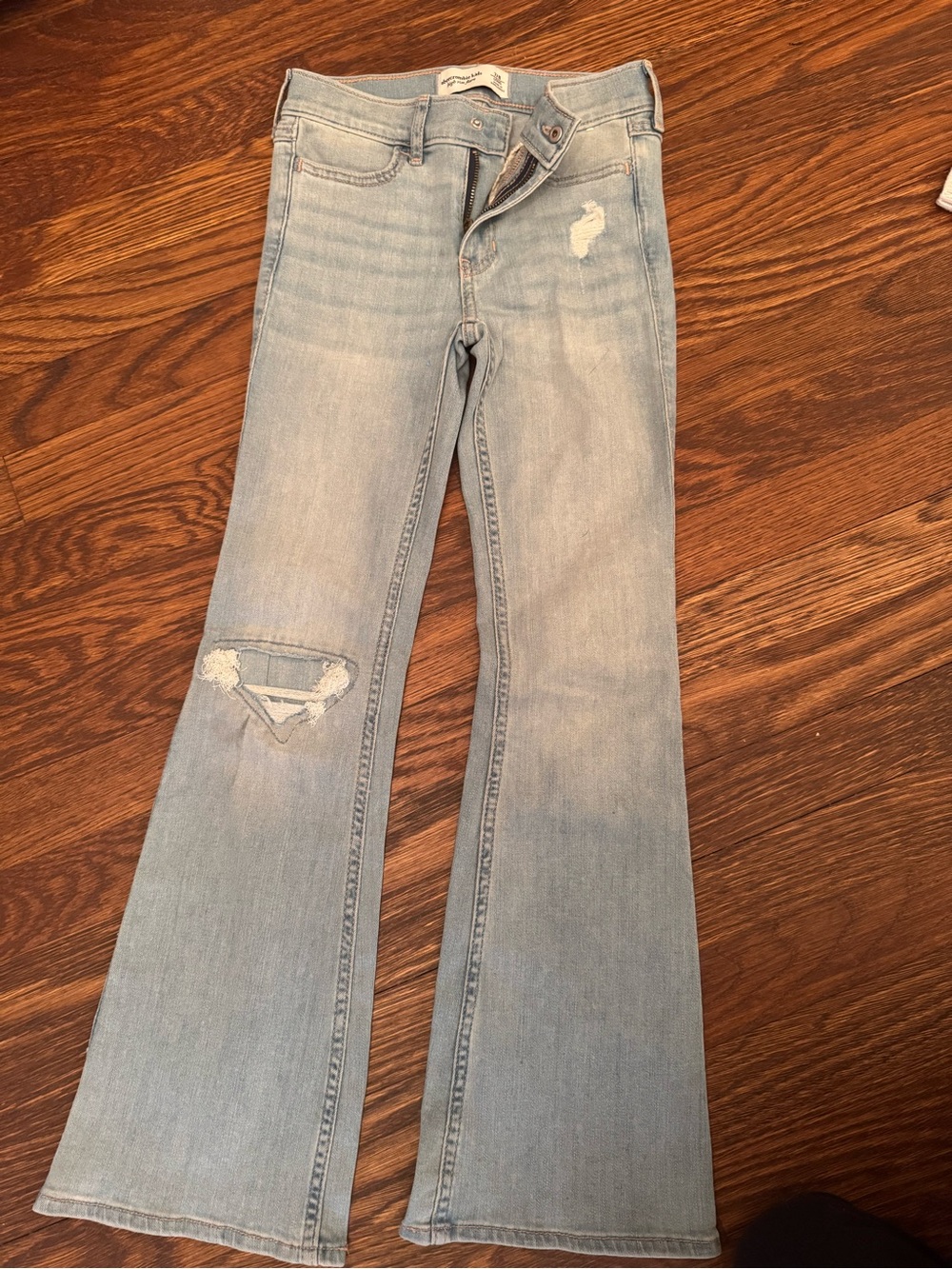 Abercrombie Light Wash Jeans with Pastel Striped Cardigan size 7/8 - Picture 3 of 5